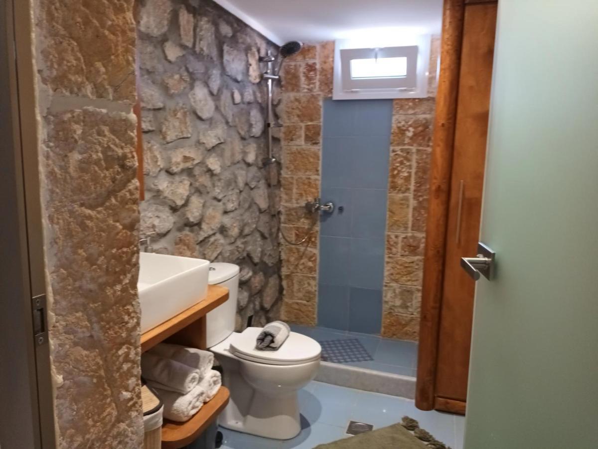 Woodstone Studios & Apartments Santorini Pyrgos Kallistis Exterior photo